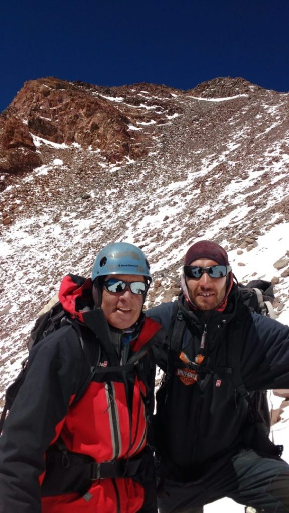 En una de sus expediciones se cruzó en el camino con el gran Lito Sánchez, otro recordman de Aconcagua.