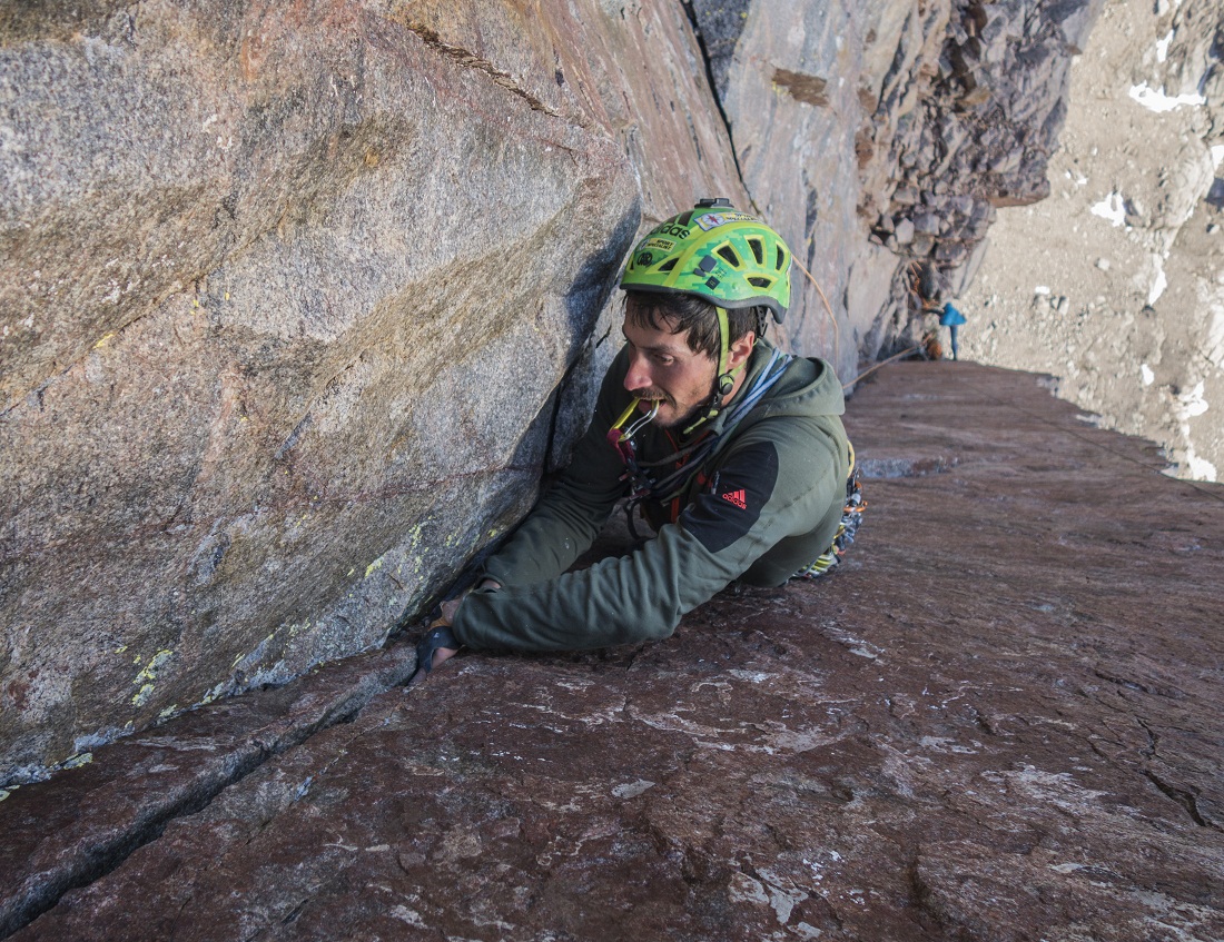 "Trabajando" la pared de roca en Baffin, Canadá, en 2016.