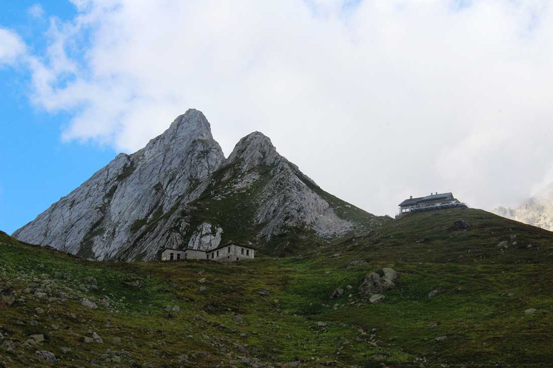 “Pyramides Calcaires” facenti parte di un fantastico percorso ad anello di 19 km."