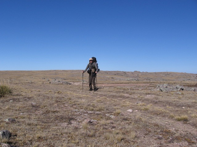 En Córdoba, donde todo comenzó, caminando por la Pampa de Achala. 