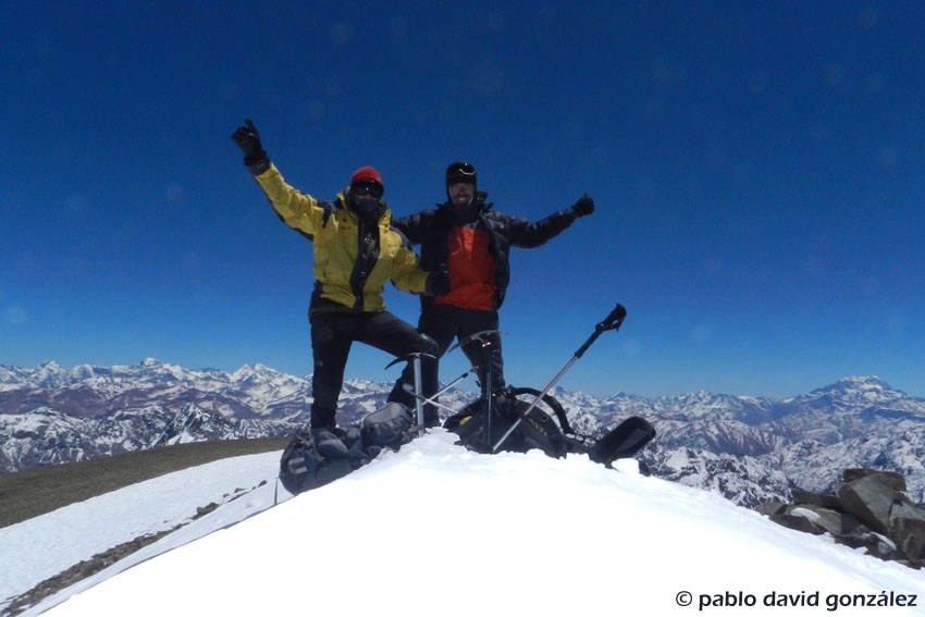 Tres expediciones ascendieron por la cara Oeste. La de 2009 no llegó a cumbre, pero su tarea fue completada por la de 2011.