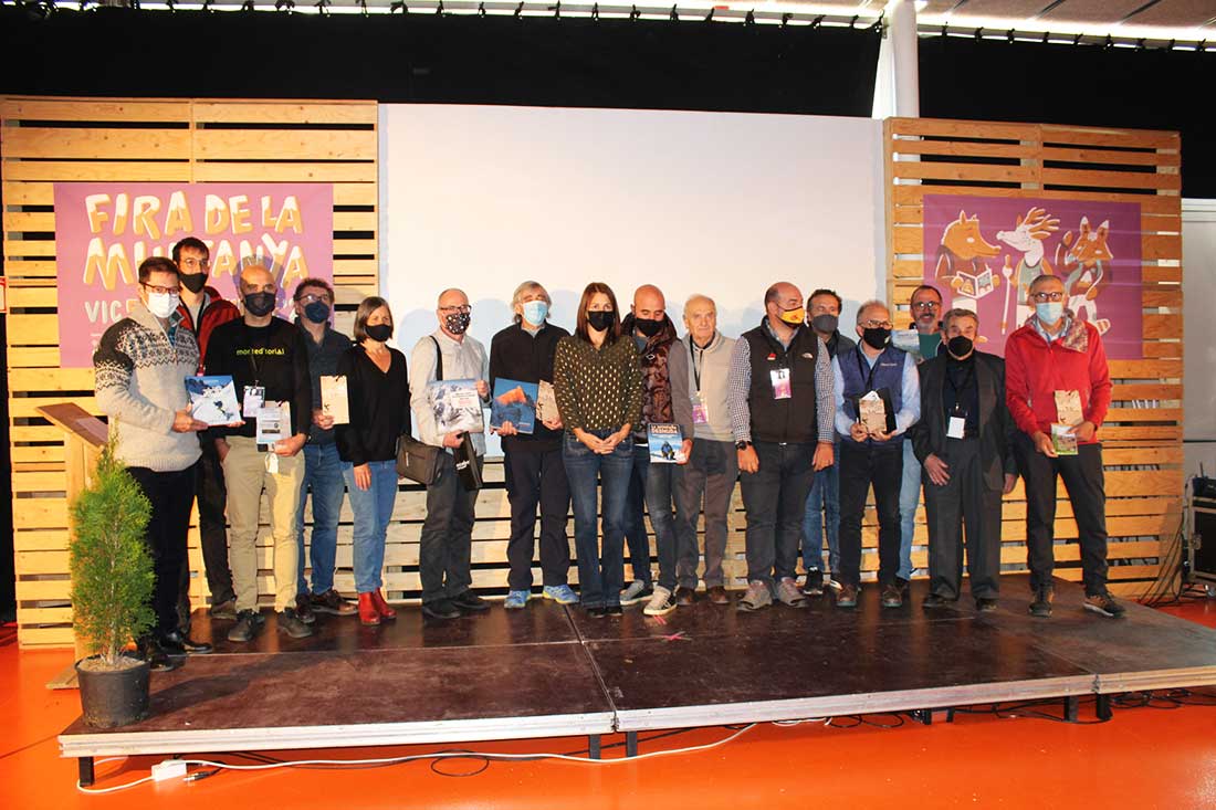 Los autores premiados por la Associació Cultural del Llibre de Muntanya.