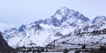 El cerro Tolosa desde la ruta internacional N° 7, magnífico todo el año.