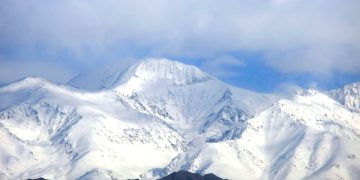 El cerro Plata blanco inmaculado. Foto: Hugo Villegas