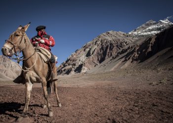 ARRIEROS EN EL ACONCAGUA: 3 SIGLOS DE HISTORIA