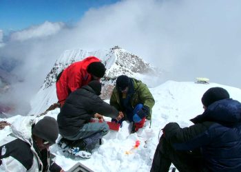 CIENTÍFICOS ESTUDIAN LOS GLACIARES DEL ACONCAGUA
