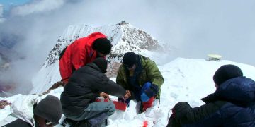 CIENTÍFICOS ESTUDIAN LOS GLACIARES DEL ACONCAGUA