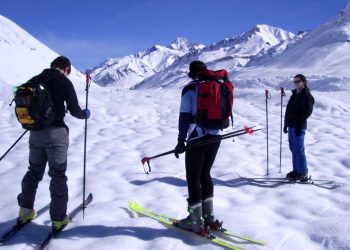 Esquiadores de Cross Country en la villa Penitentes. (Foto: Luis Salvarredi Via Pöhl)