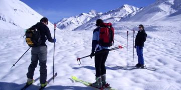 Esquiadores de Cross Country en la villa Penitentes. (Foto: Luis Salvarredi Via Pöhl)