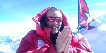 25 de septiembre de 2017, 00:30 hs. Gabriel Guillar llega a los 8.162 metros del Manaslu.