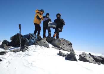 Cordada completa en la cumbre del nevado El Muerto (6.505 m).