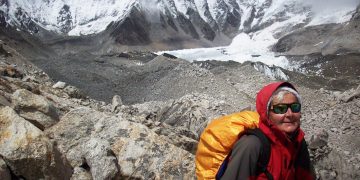 Ana María Iogna (66) en el Campo Base del Everest, en el Himalaya.