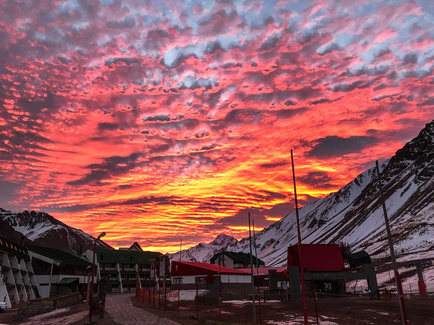 Atardecer en Penitentes en la espera del viaje.