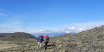 La hermosa Pampa de los Ñangos va quedando atrás, y asoma el Cordón del Plata.