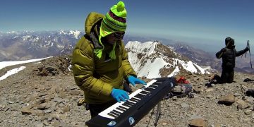 Dos objetivos logrados: llegar a la cumbre de Aconcagua y hacer allí música por la Paz.