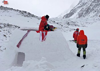 ALEX TXIKON SE ENTUSIASMA CON LOS IGLÚES EN EL CB DEL K2