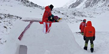 ALEX TXIKON SE ENTUSIASMA CON LOS IGLÚES EN EL CB DEL K2