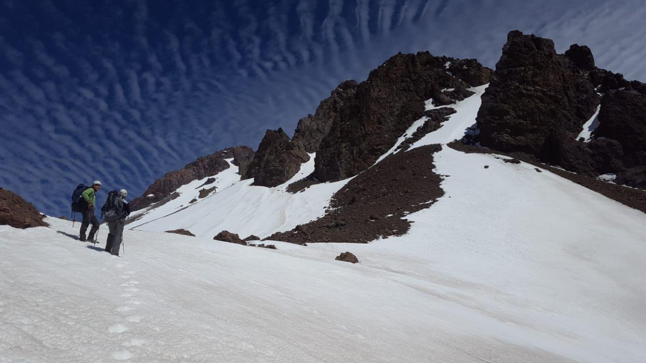 Analizando la vía a medida que ganábamos metros y ya pasando los primeros tramos de nieve.