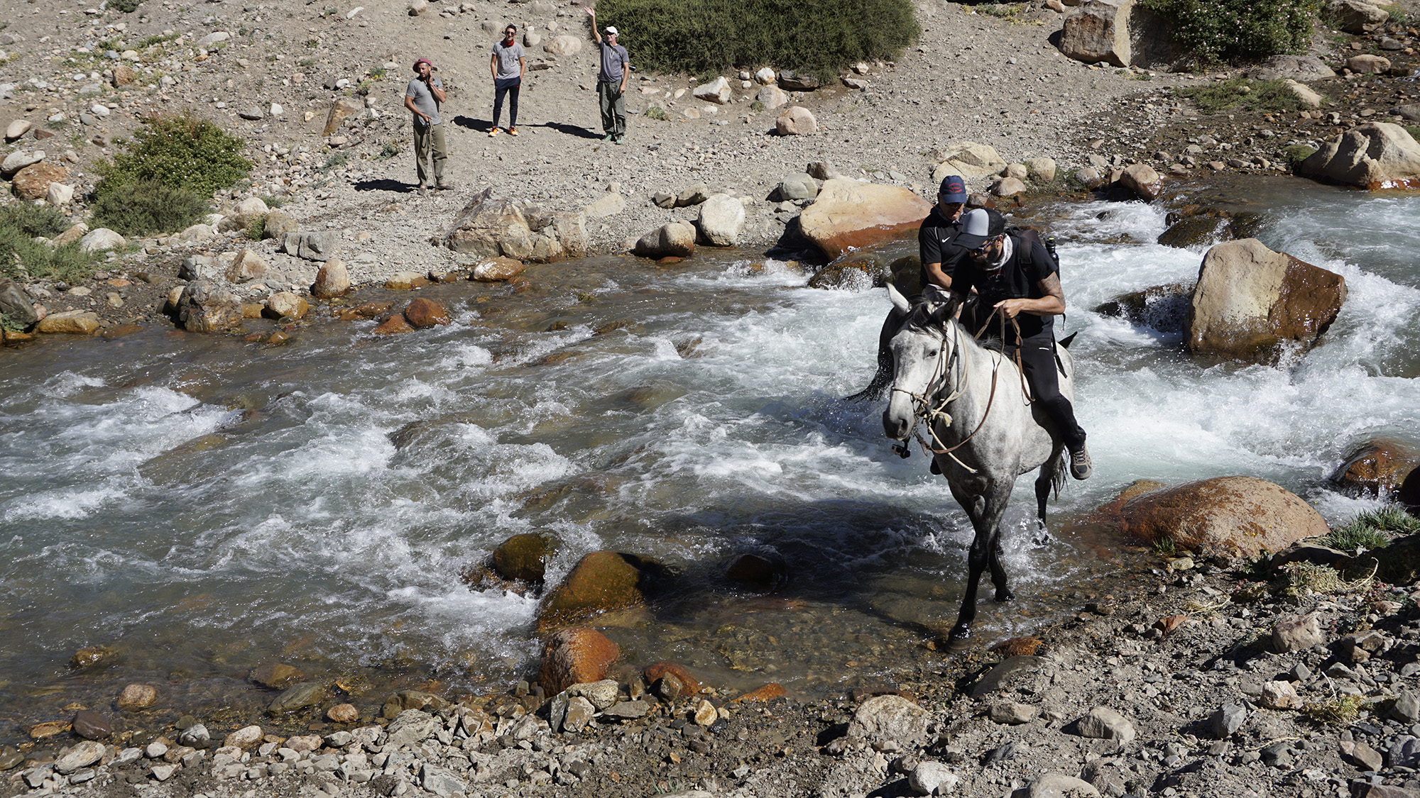 Cruce de los Andes. Caminando o a caballo, fue una experiencia inolvidable. (PH: Andrómeda agencia)