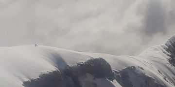 El helicóptero de Aconcagua localizó a dos andinistas en el glaciar de los Polacos.