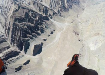 Volaron en parapentes desde la cumbre de Aconcagua
