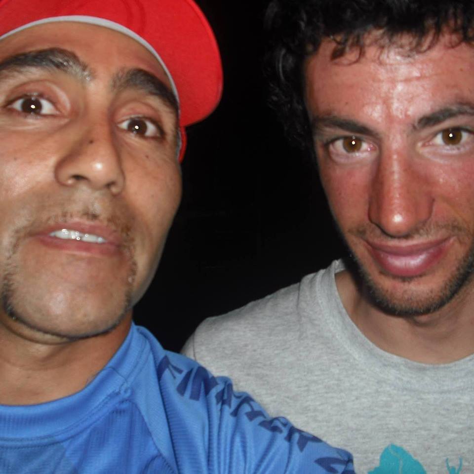 Cuando Kilian Jornet estuvo en Mendoza al hacer el récord en velocidad en Aconcagua, José obtuvo su foto con el gran atleta catalán. “Fue el sueño del pibe”.