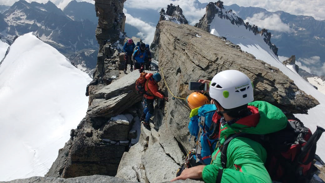 A través de Adventure Andes guían y forman montañistas en Argentina y España.
