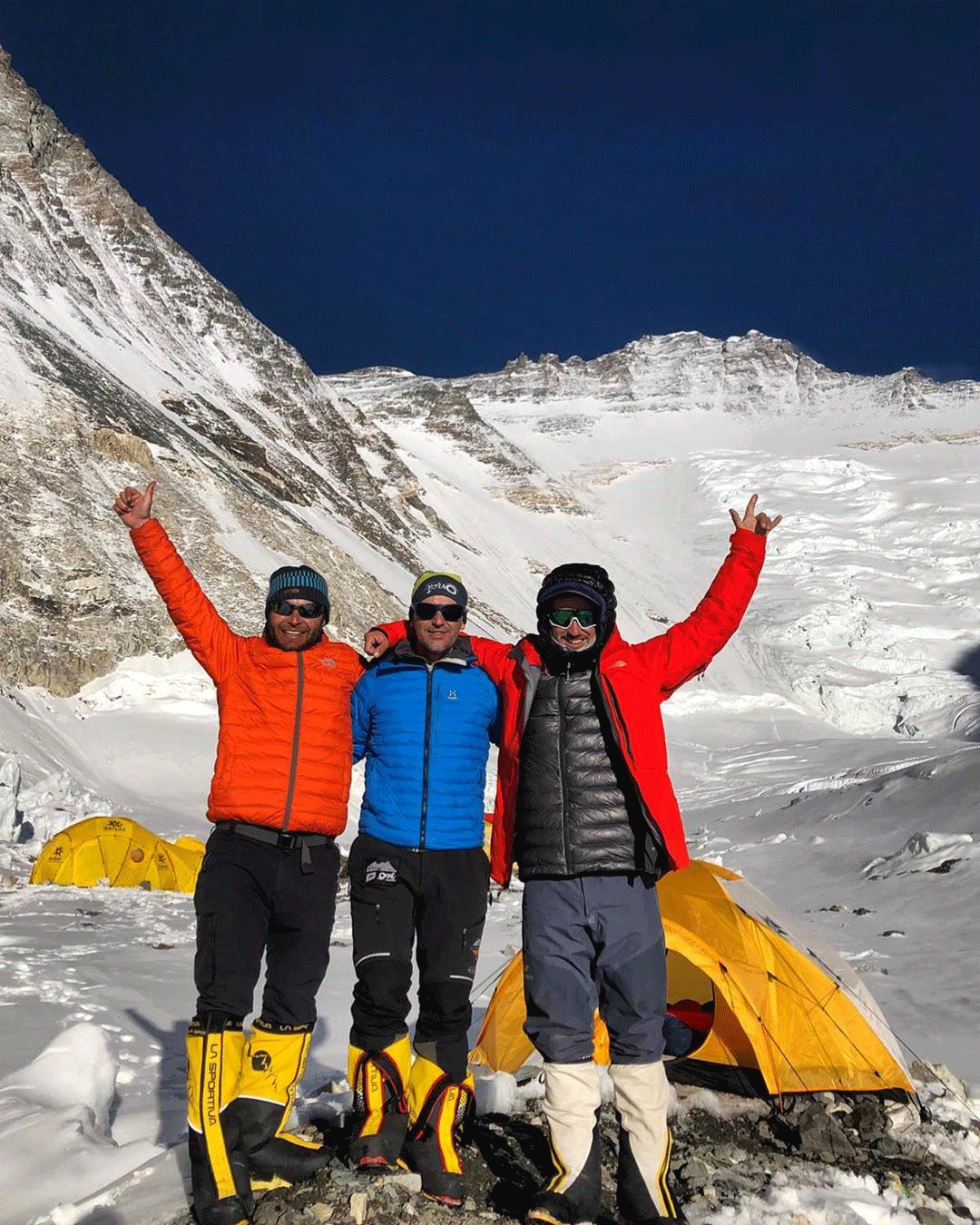 Moeses Fiamoncini (Brasil, Sergi Mingote (España), Juan Pablo Mohr (Chile, previo a su cumbre exitosa en Lhotse.