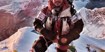 Nirmal Nims Purja sube la vara en los 8 miles