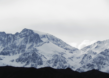 El cerro Rincón, con su visible glaciar. Una de las zonas del Cordón del Plata donde se centrará la búsqueda.