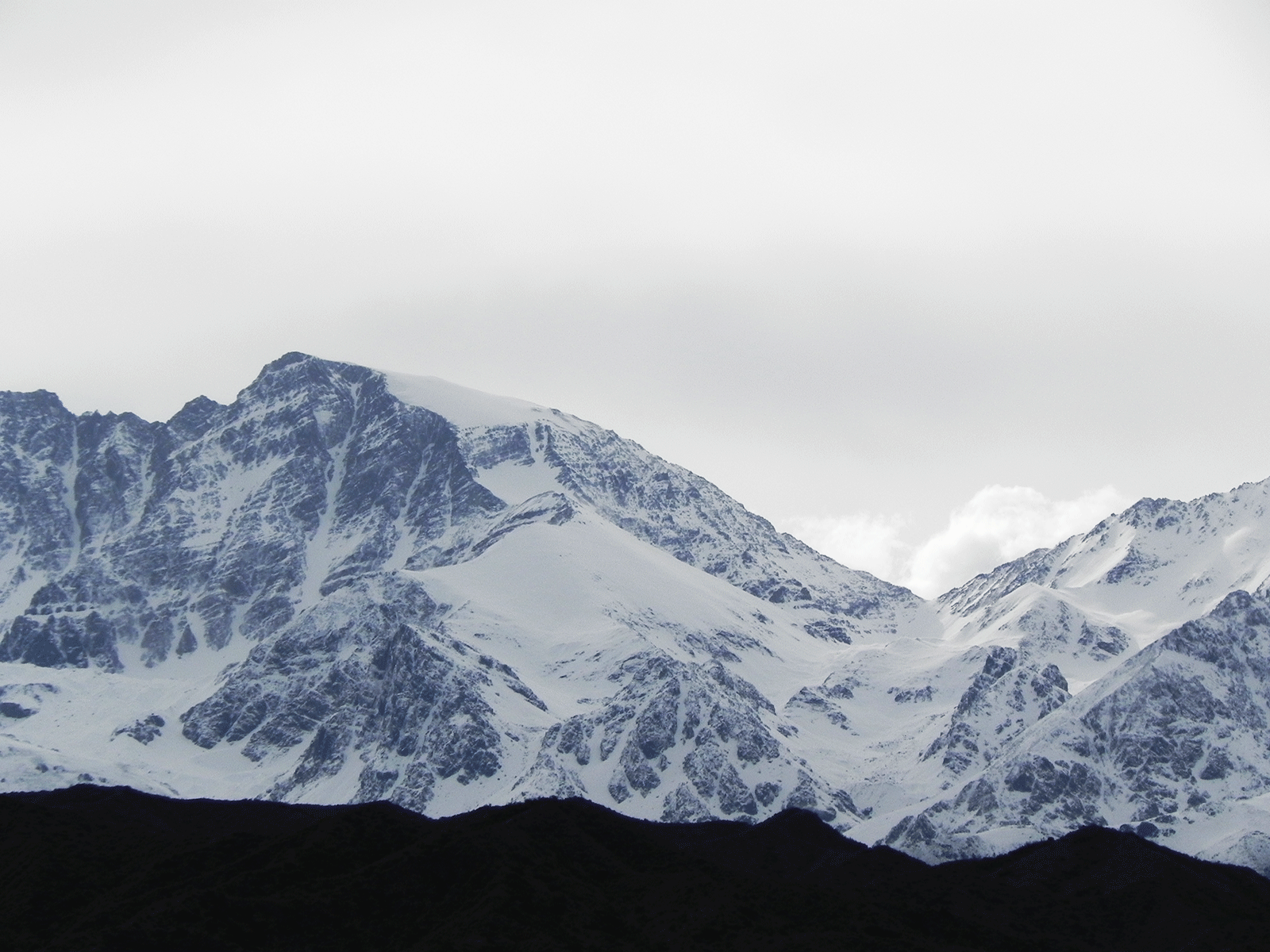 El cerro Rincón, con su visible glaciar. Una de las zonas del Cordón del Plata donde se centrará la búsqueda.