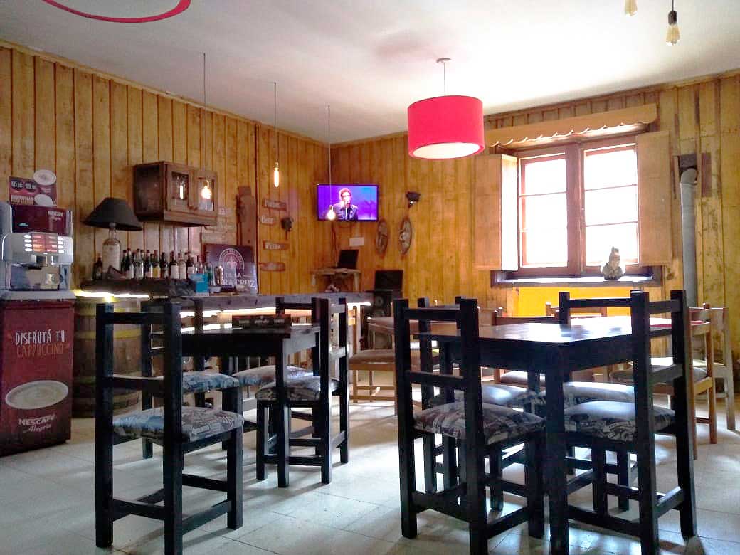 Un cálido bar de montaña a 3.200 msnm en la cordillera del límite de los Andes Centrales.