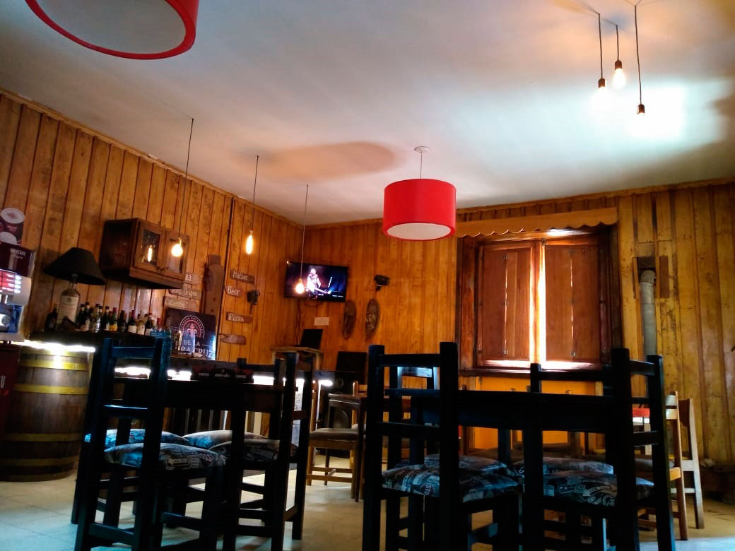 Bar de montaña en villa Las Cuevas. Lodge Portezuelo del Viento.