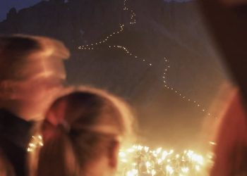 Antorchas en homenaje a Lama, Auer y Rosskelley