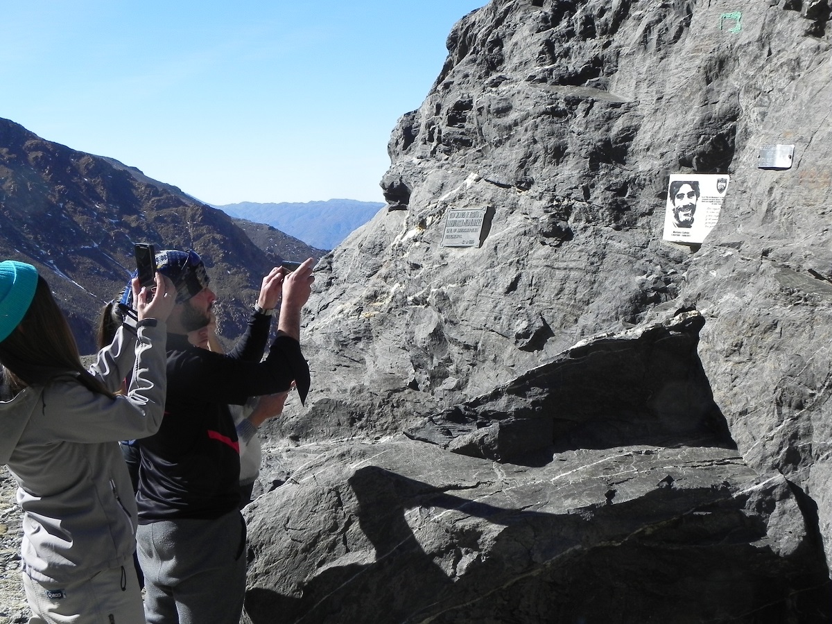 En el Día del Montañés, los montañistas se dieron cita en Piedra Grande, Vallecitos, para honrar la memoria de Mariano Galván