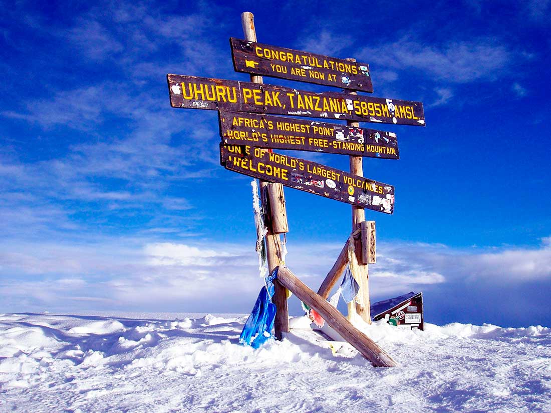 Las nieves del Kilimanjaro. El 100% de sus ascensos son con guías de montañas obligatorio.