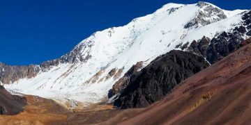 Montañistas van al pie del Mercedario en homenaje a los polacos