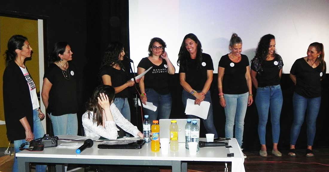 Mujeres en la Cumbre, organizadoras del evento, junto a la invitada Laly Ulehla.