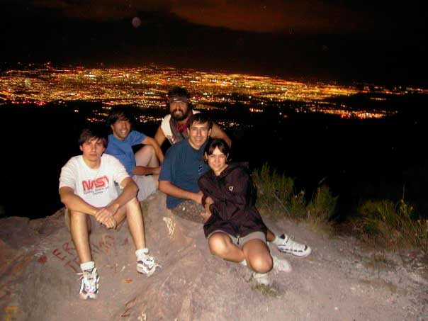 Cumbre en el Arco la noche de luna llena. Al descenso espera asado en Puerta de la Quebrada.