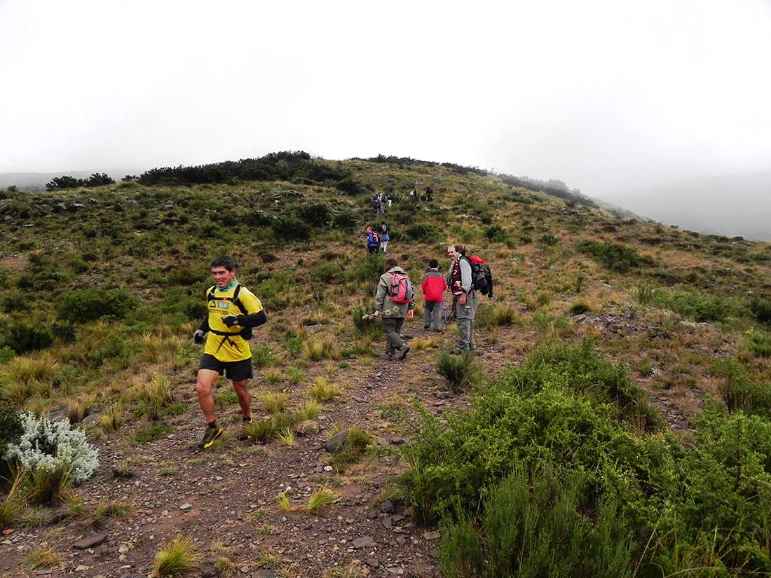 Andinistas que suben, runners que bajan. Convivencia deportiva en los circuitos de Puerta de la Quebrada.