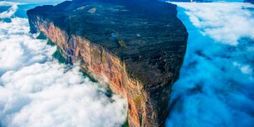 Leo Houlding va por una nueva vía de escalada libre en Roraima