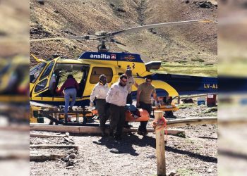 Evacuación en Aconcagua. Ph Prensa Gobierno Mendoza.