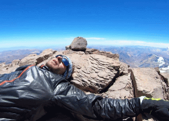 Campo base-cima de Aconcagua en 3 hs 38 min 17 seg