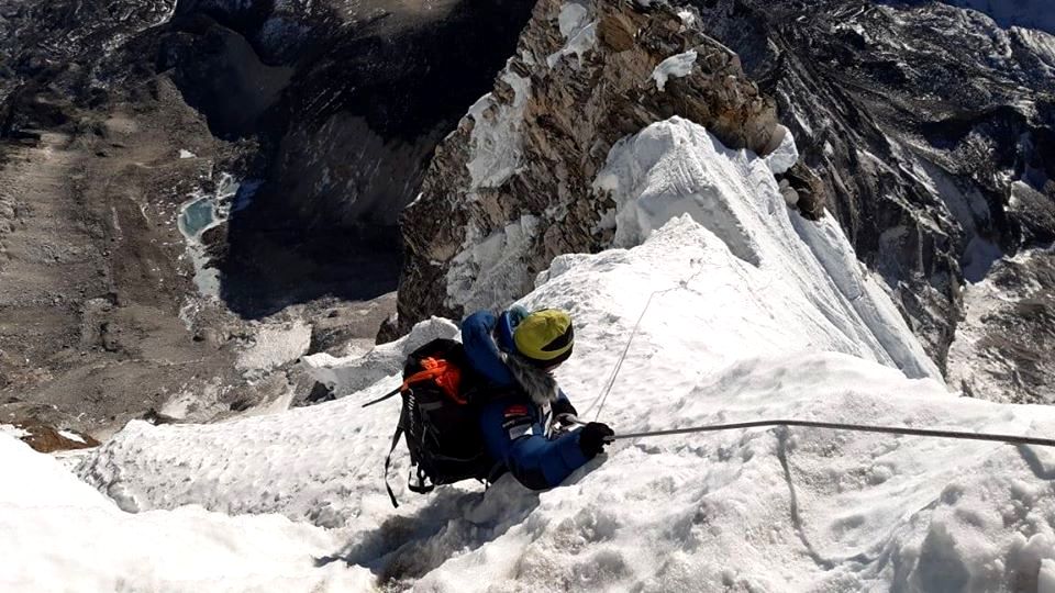 Ama Dablam es una montaña técnica y compleja. Y en invierno lo es aún más.