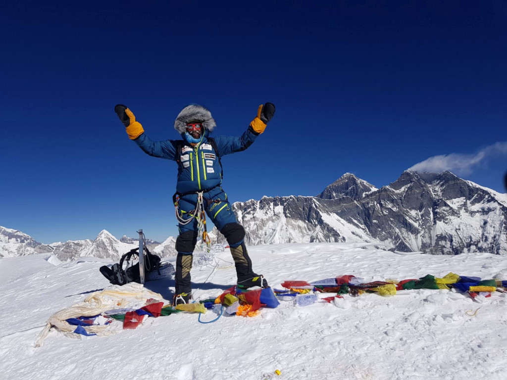 Alex Txikon y su primer objetivo logrado, cumbre en el Ama Dablam.