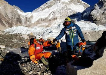 Jonatan García cayó en una grieta en Everest y será evacuado