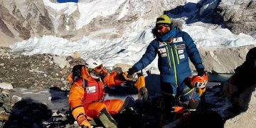 Jonatan García cayó en una grieta en Everest y será evacuado
