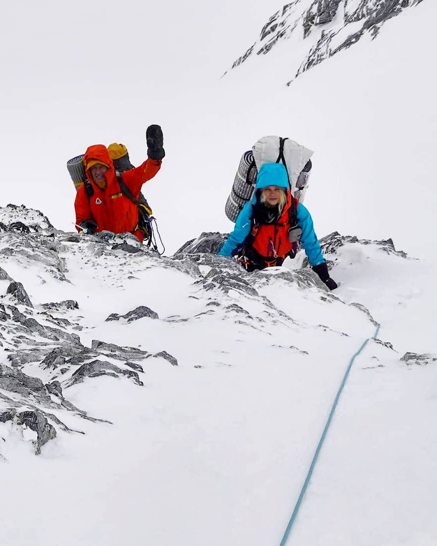 Con la modelo y alpinista Lotta Hinsa en el CB del Broad Peak. Ella y el canadiense Don Bowie desistieron del desafío.