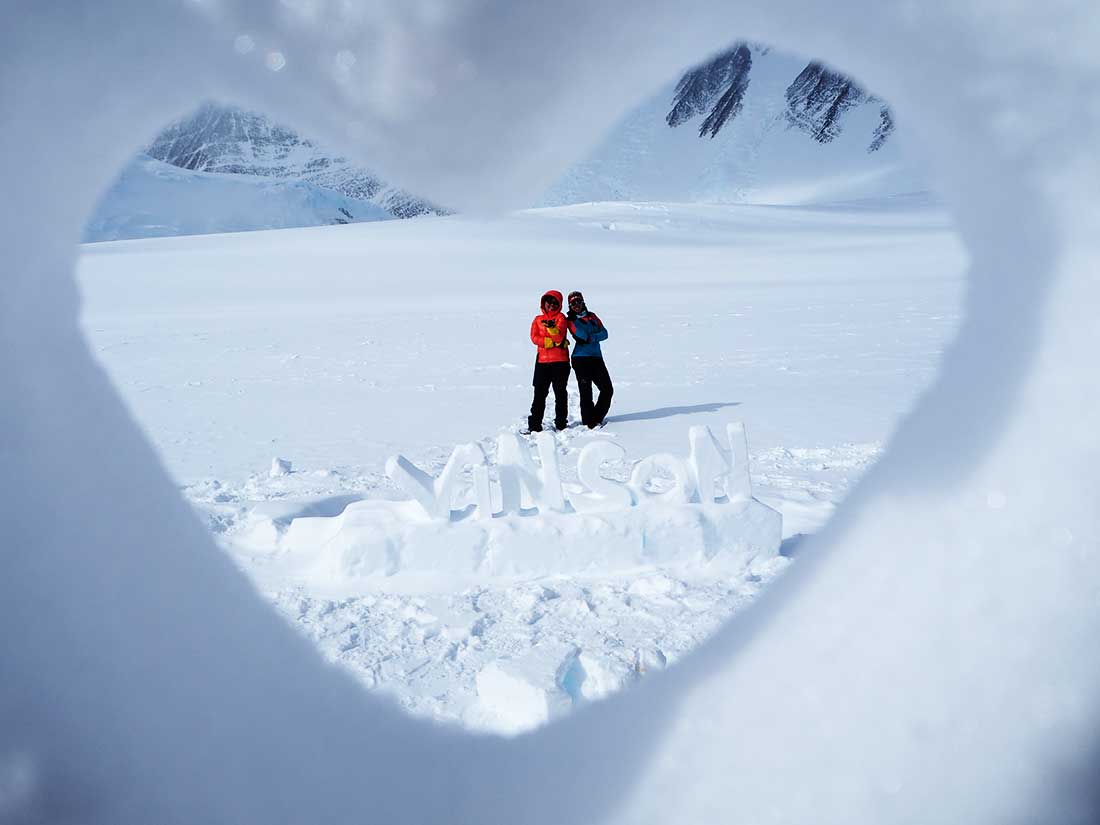 En el monte Vinson, una de las Seven Summits abordadas por Mariam Ktiri.