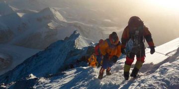 Nepal anuncia que habrá expediciones en otoño, pero hay dudas 